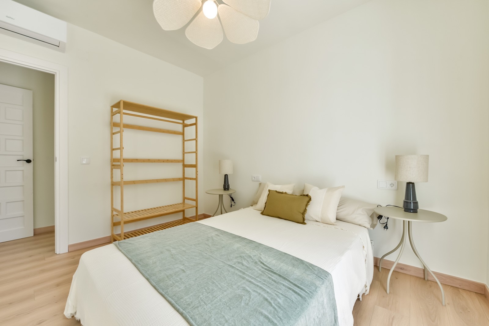 Master bedroom in villa for sale in Altea