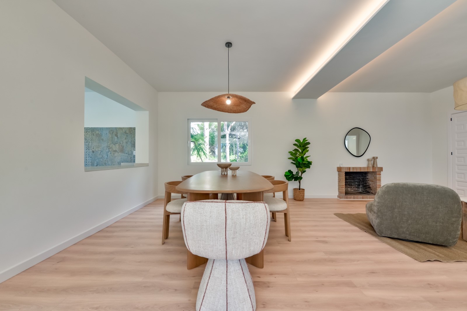 Master bedroom in villa for sale in Altea