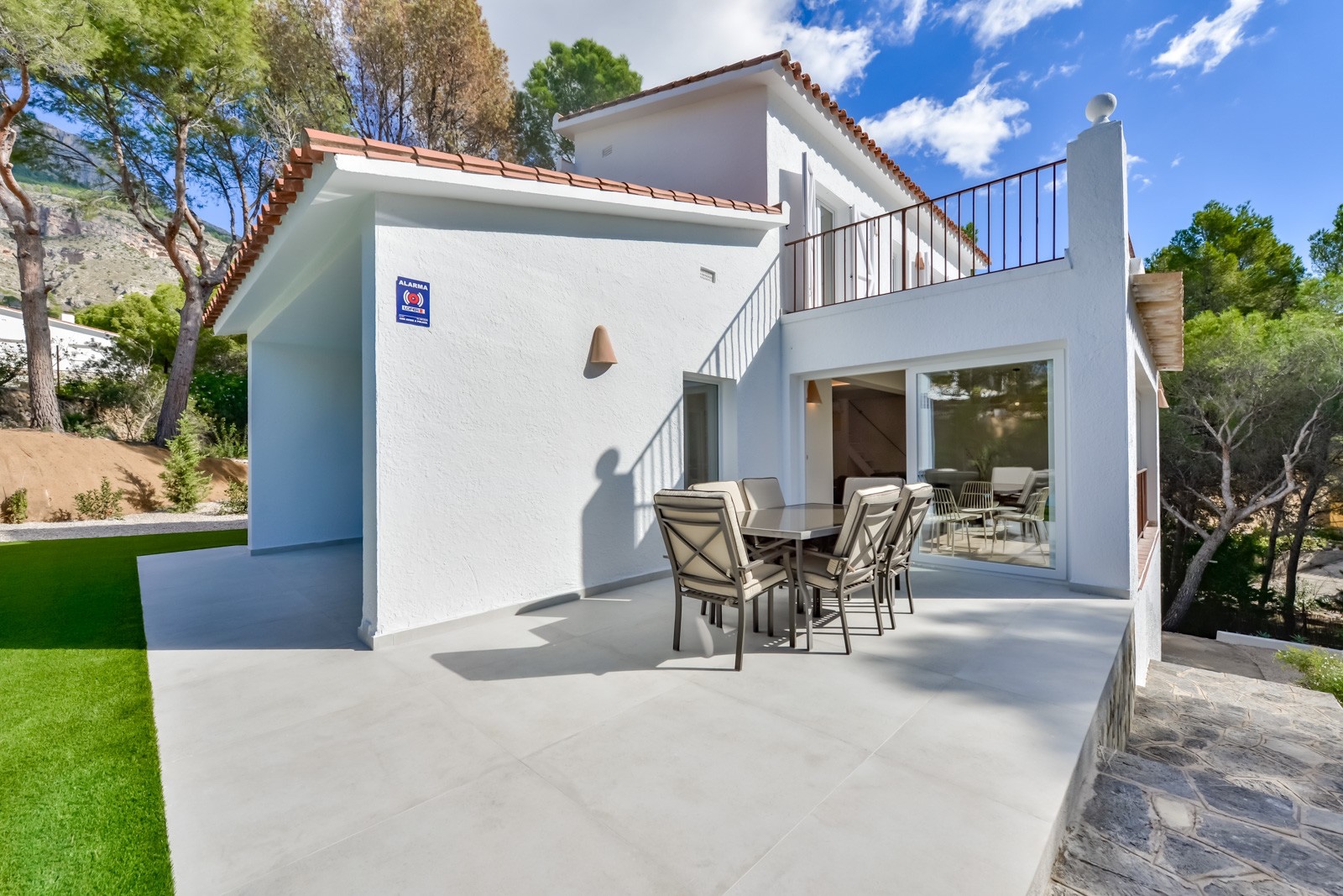 Pool area in villa for sale in Altea