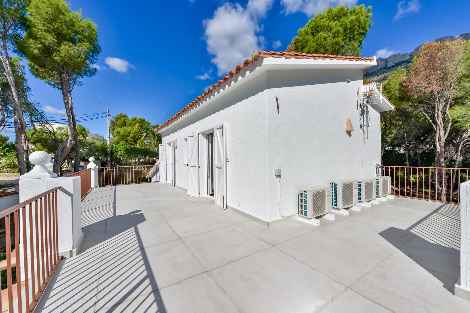 Dining area in villa for sale in Altea