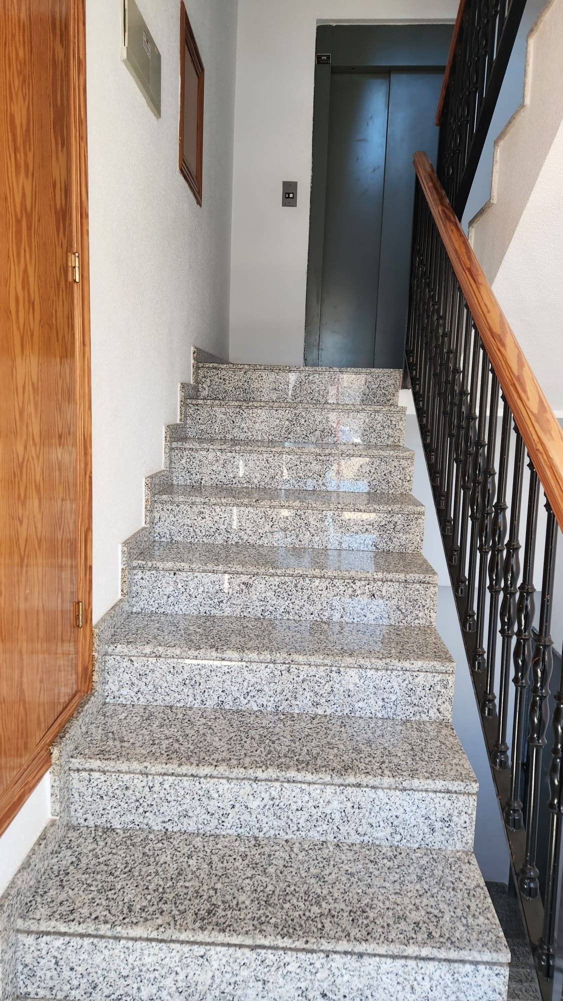 Located in the charming town of San Javier, this exceptional apartment is ideal for those seeking co
