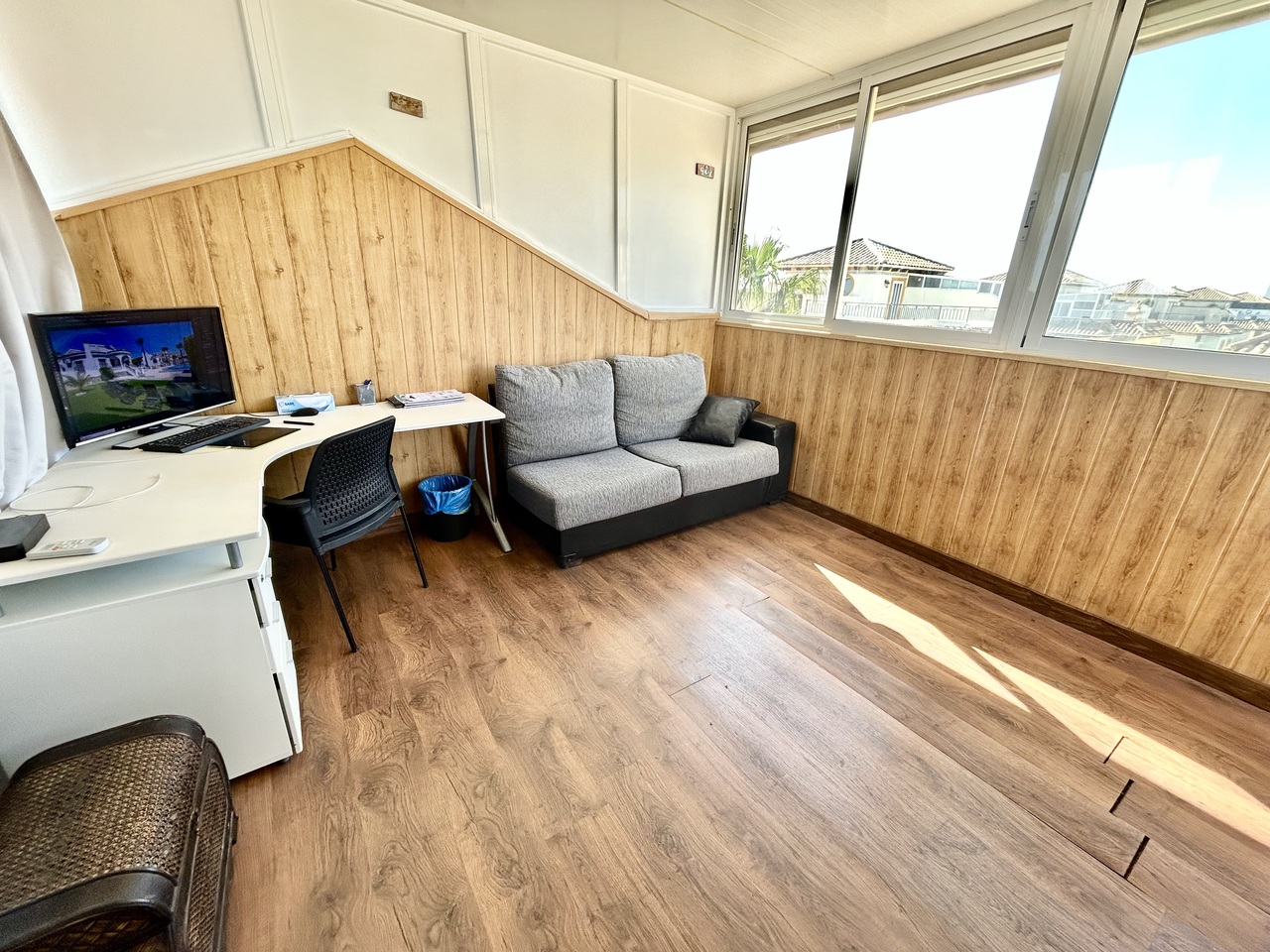 Master bedroom in apartment for sale in Punta Prima