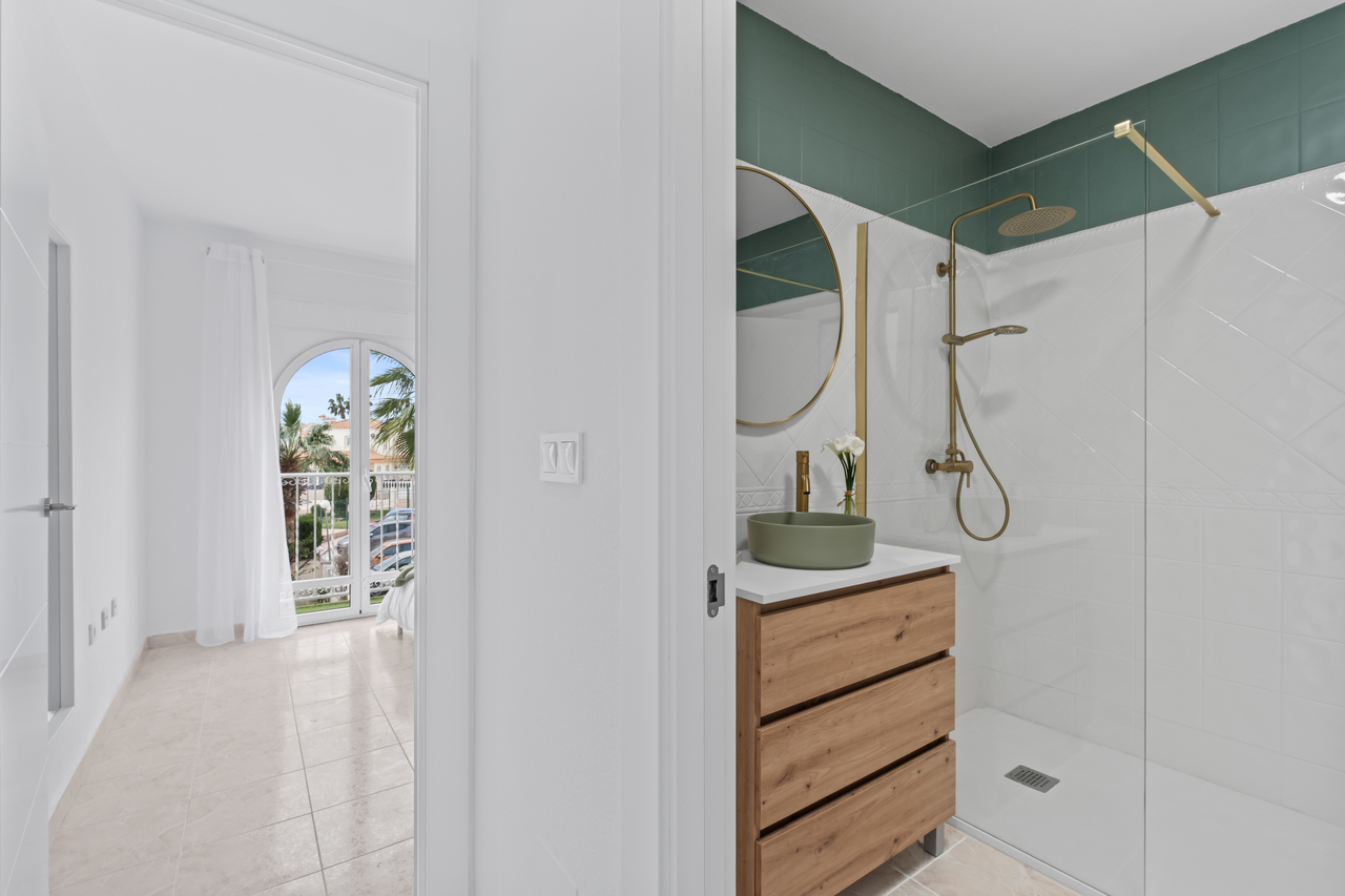 Master bedroom in terraced for sale in La Florida