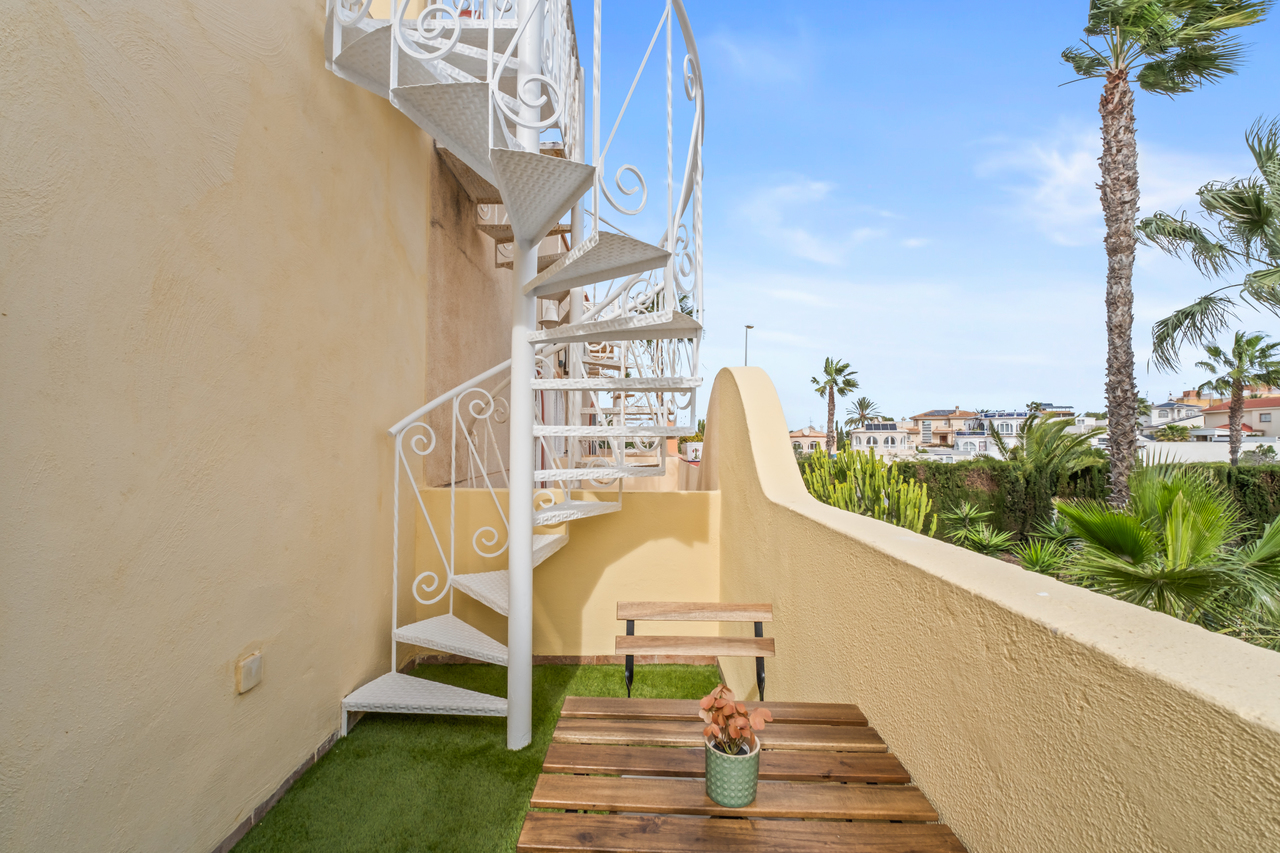Master bedroom in terraced for sale in Playa Flamenca