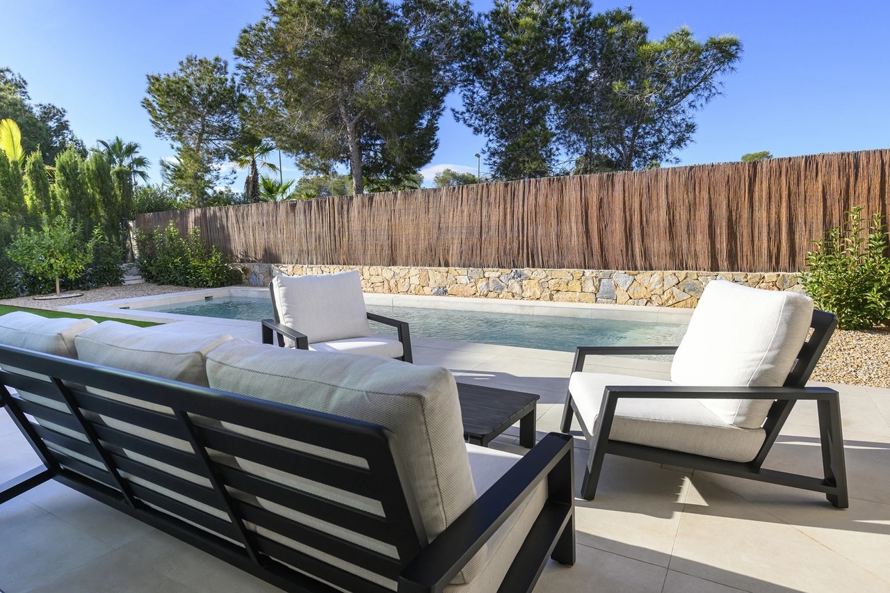 Bedroom in villa for sale in Las Colinas Golf
