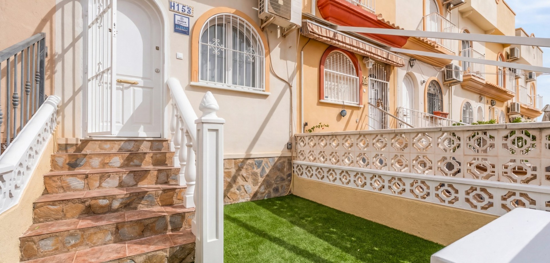 Dining area in terraced for sale in Orihuela Costa