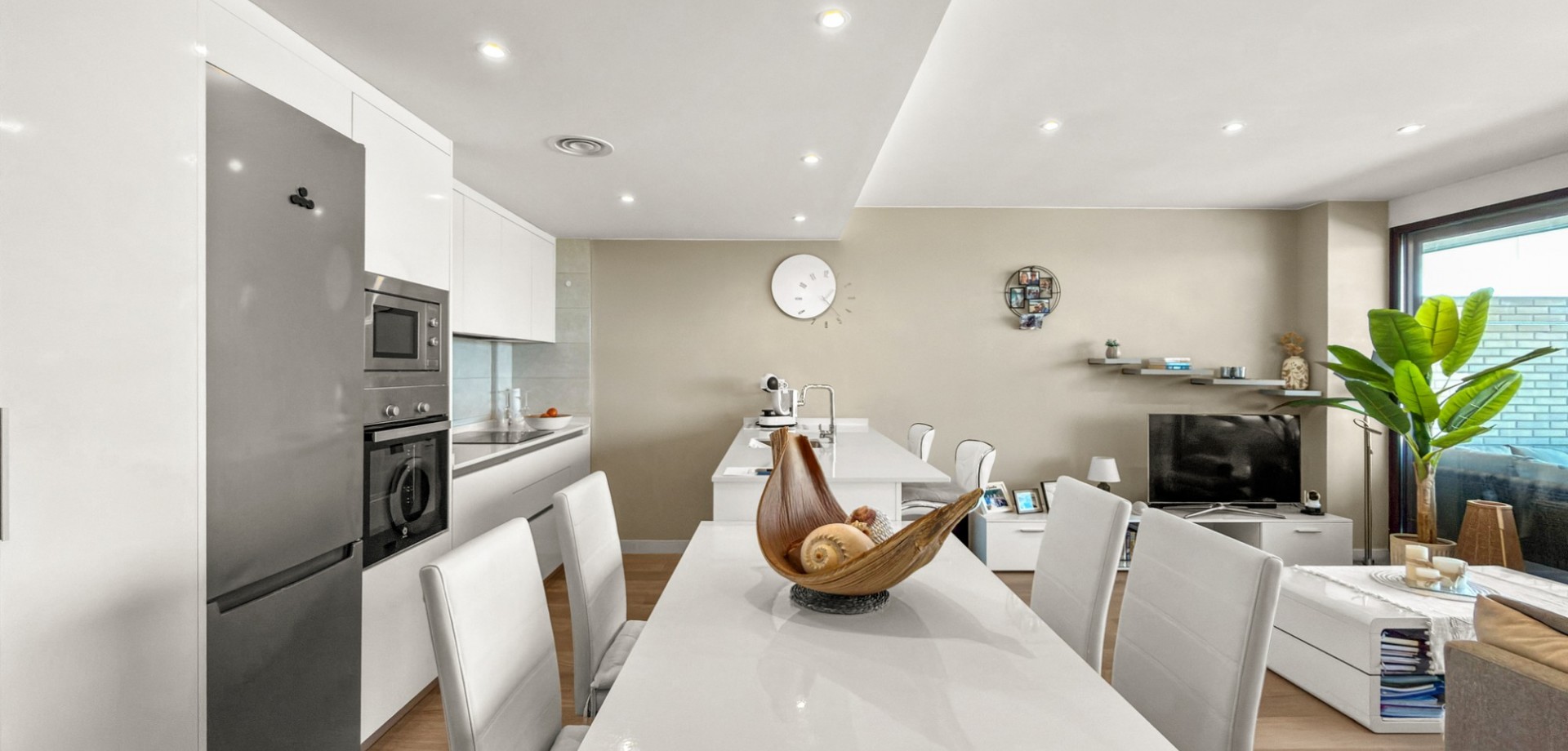 Master bedroom in apartment for sale in Cartagena