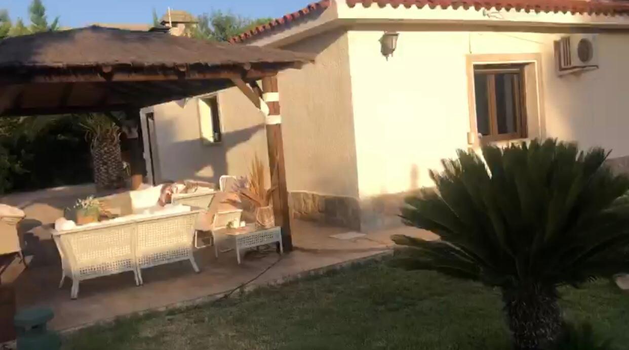 Master bedroom in villa for sale in Elda