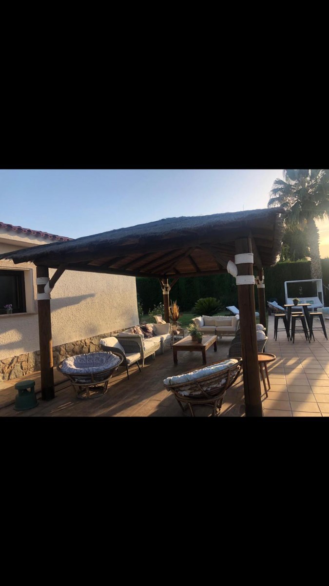 Bedroom in villa for sale in Elda