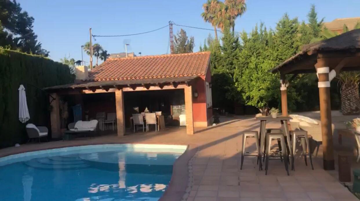 Dining area in villa for sale in Elda