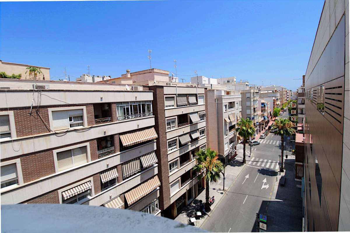 Kitchen in apartment for sale in Torrevieja