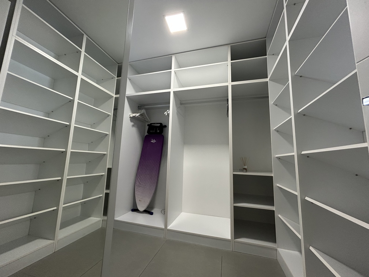 Dining area in villa for sale in Los Balcones