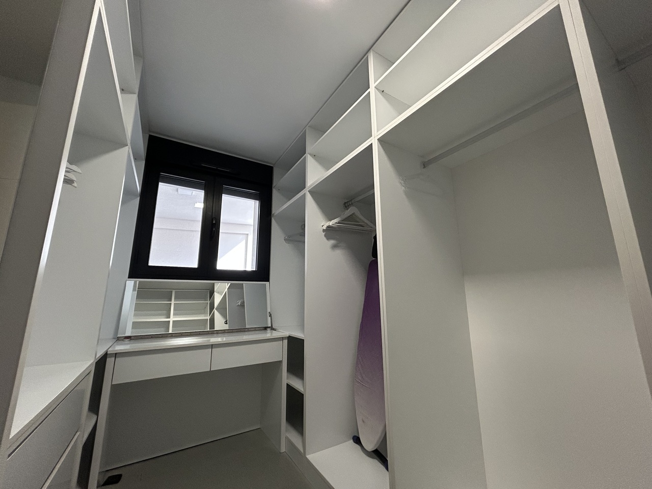 Bedroom in villa for sale in Los Balcones