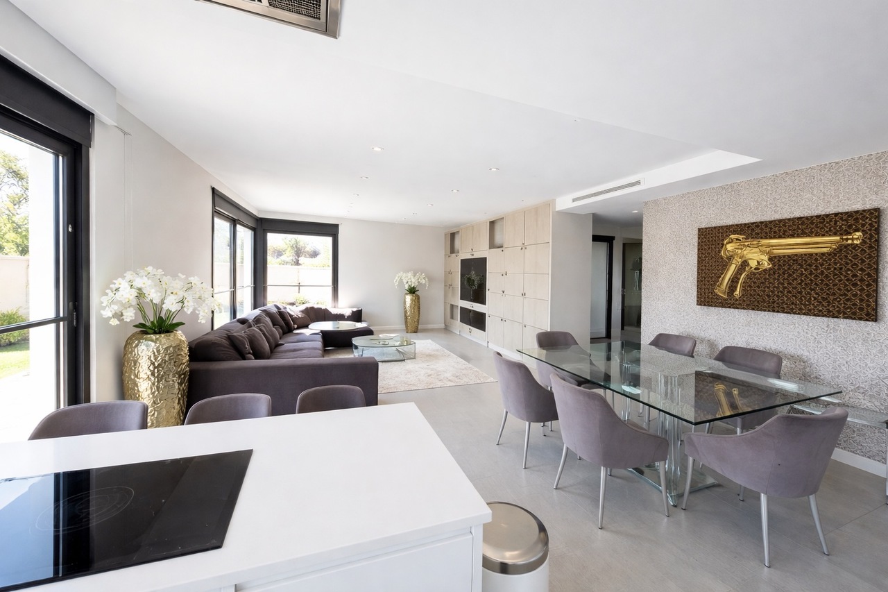 Terrace in villa for sale in Los Balcones
