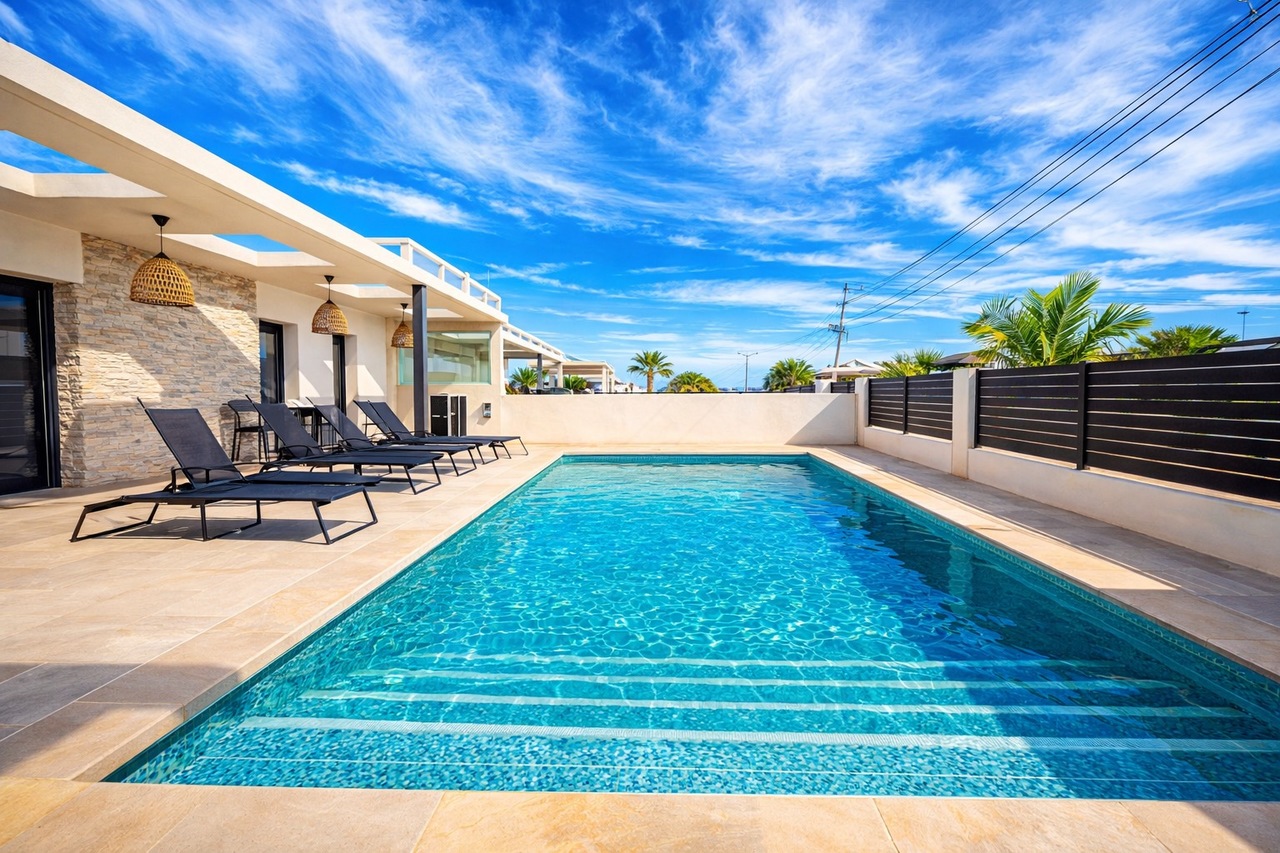 Dining area in villa for sale in Los Balcones