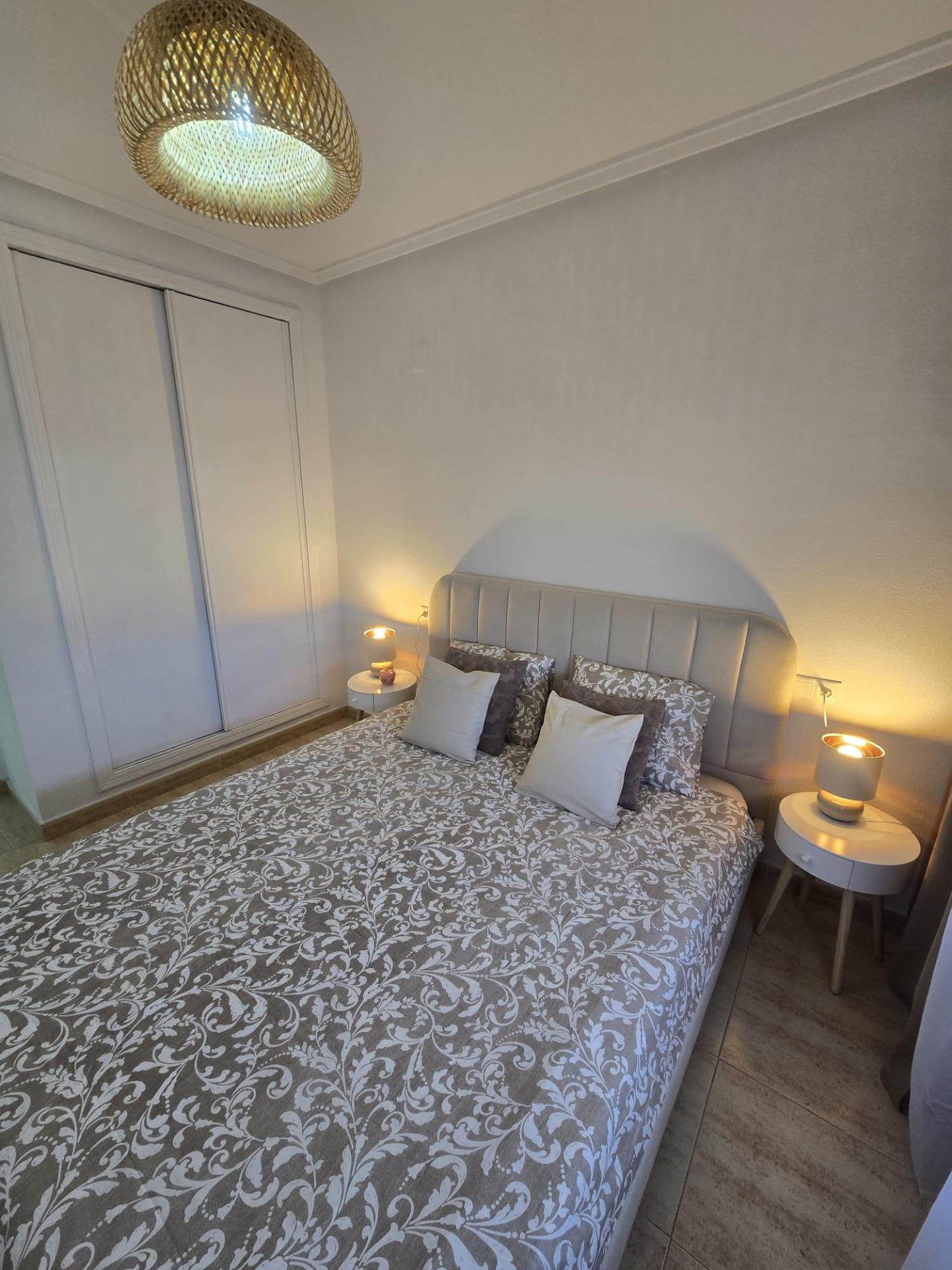Bedroom in apartment for sale in Torrevieja