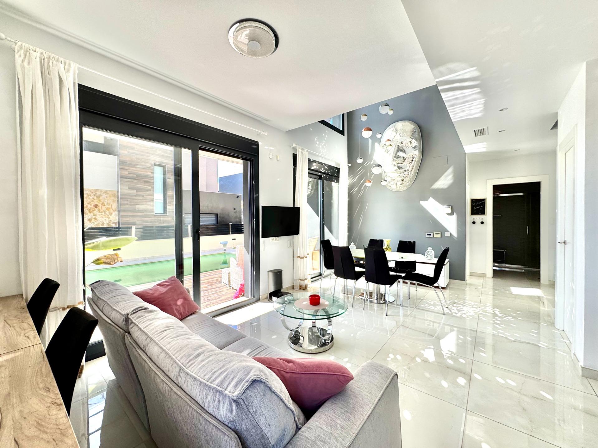 Terrace in villa for sale in Orihuela Costa