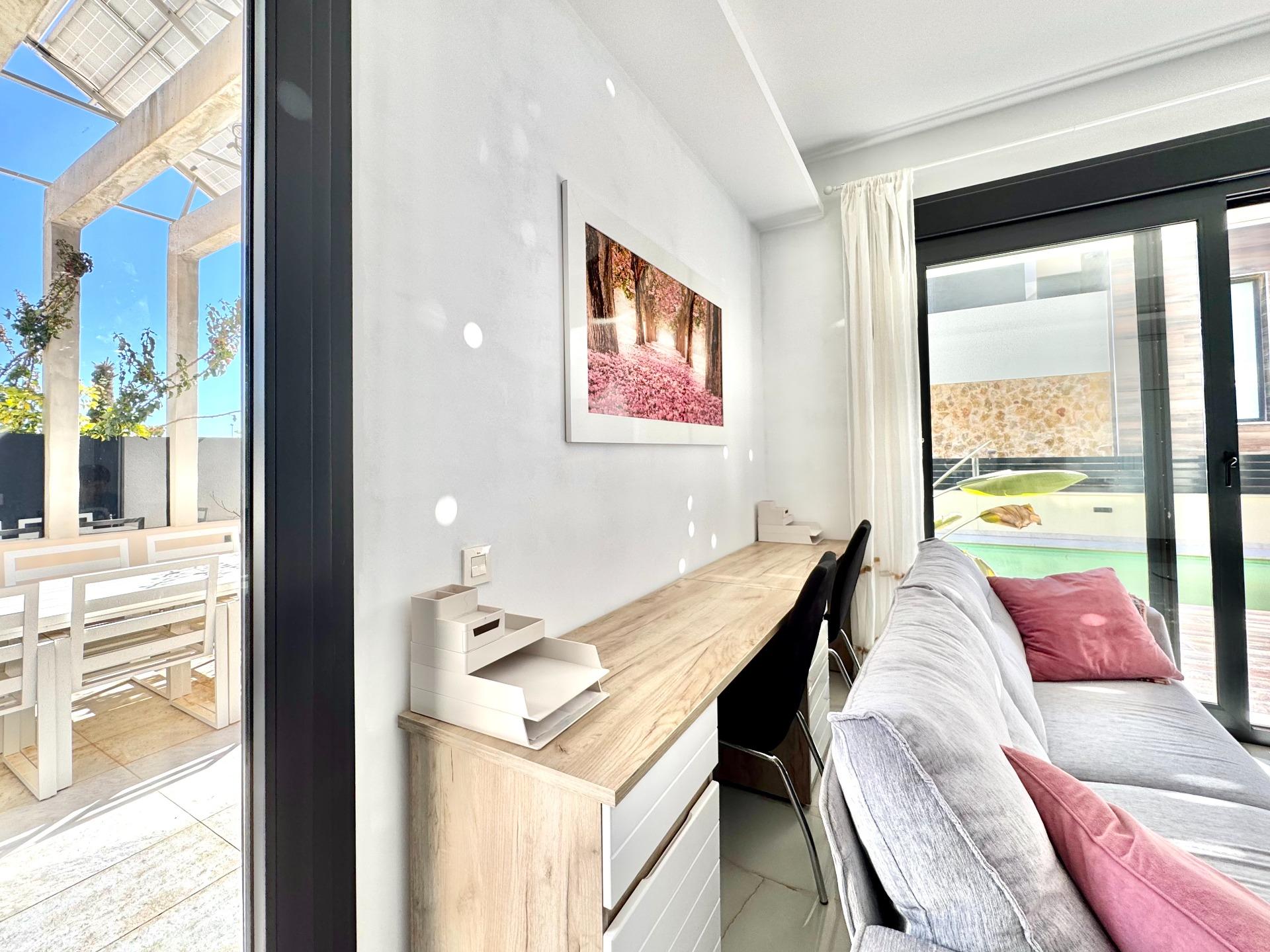 Garden in villa for sale in Orihuela Costa