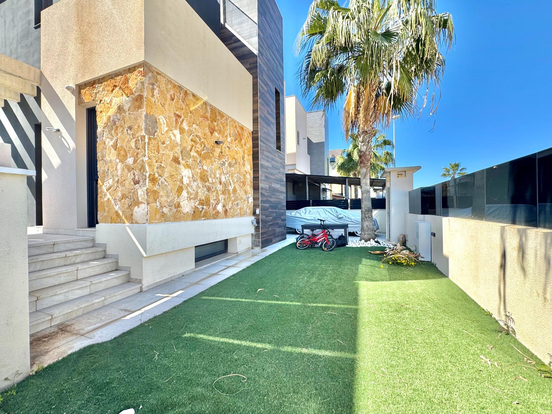 Bedroom in villa for sale in Orihuela Costa