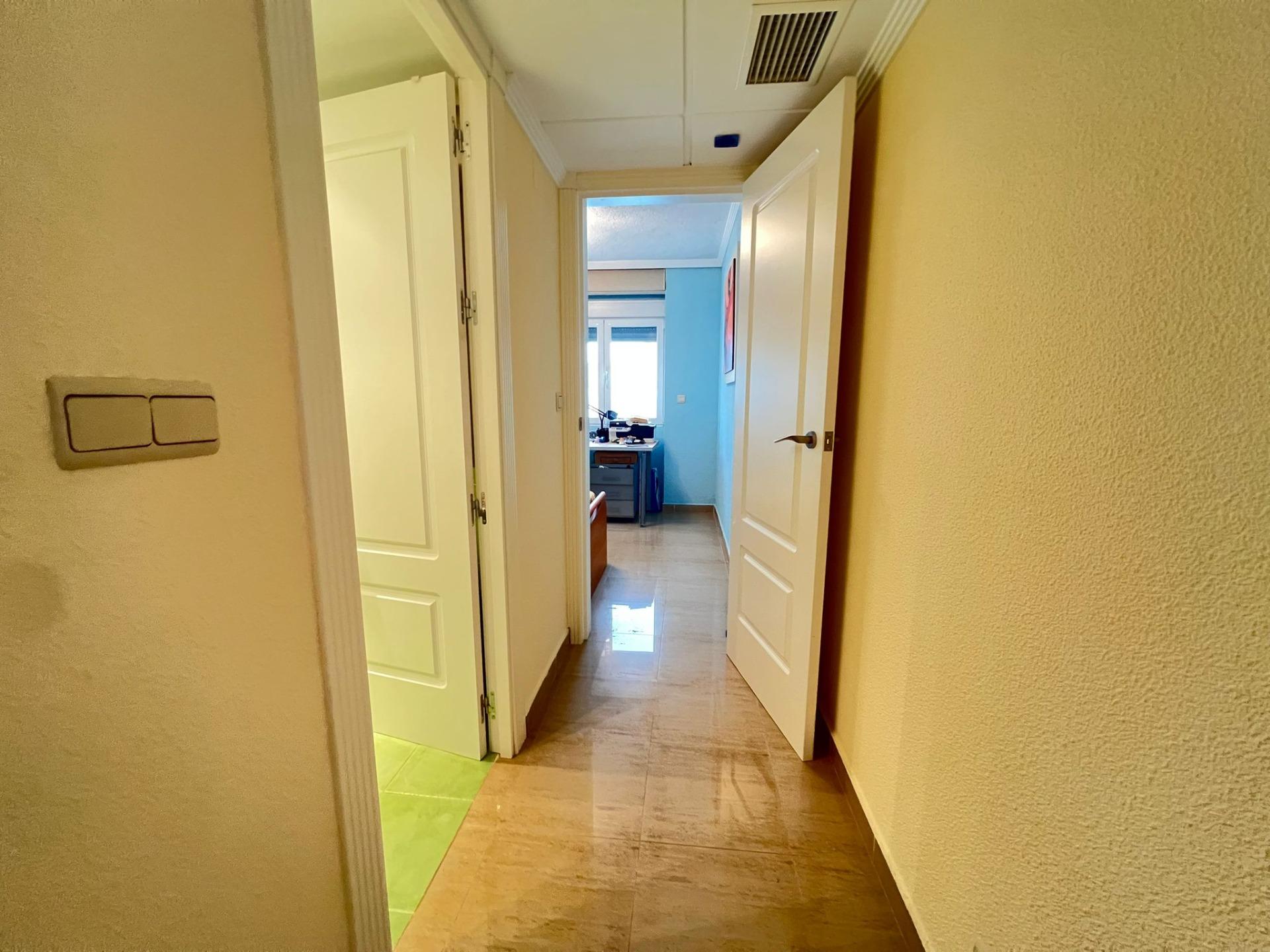 Bedroom in apartment for sale in Benidorm