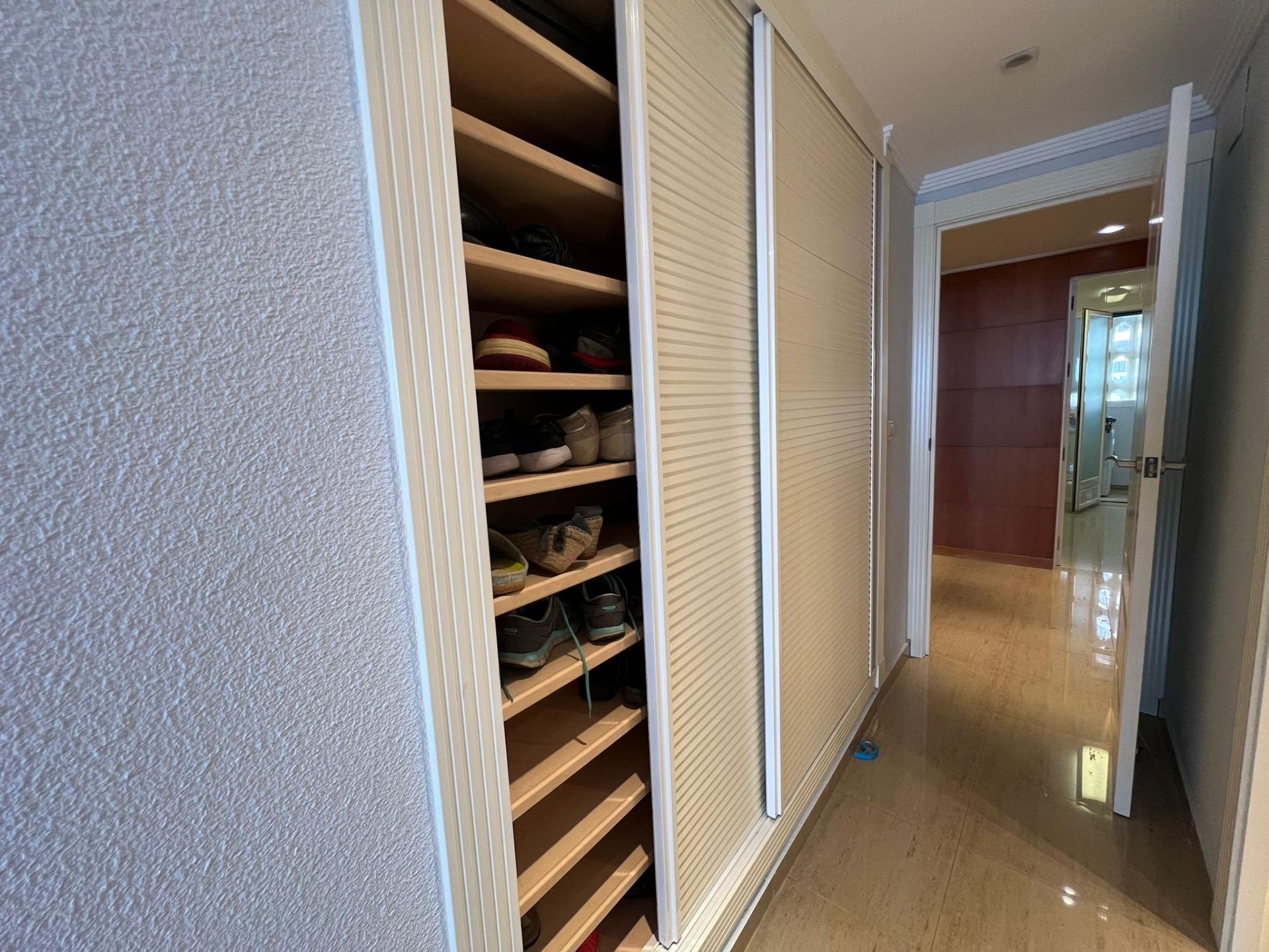 Bathroom in apartment for sale in Benidorm