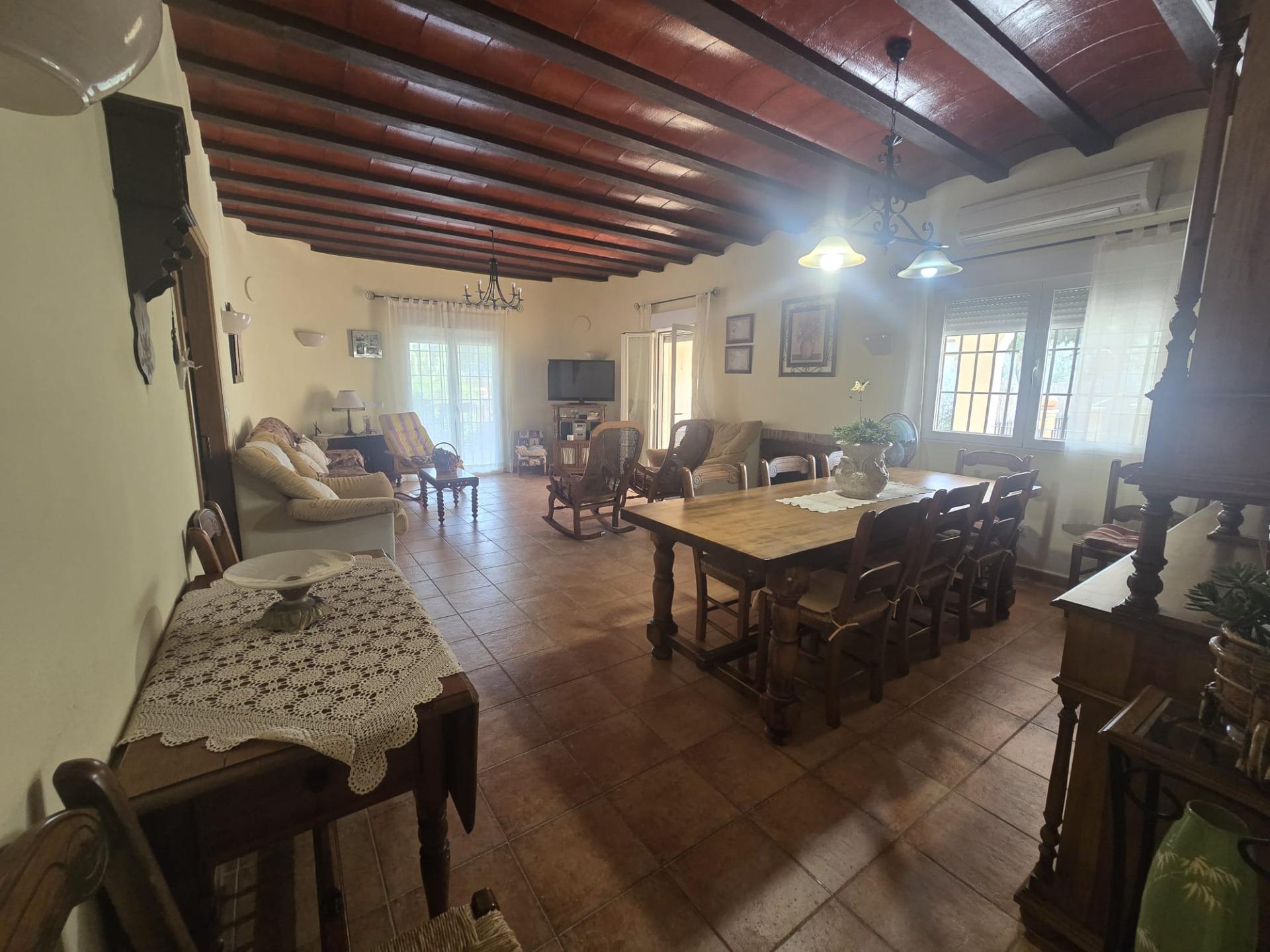 Master bedroom in villa for sale in Murcia