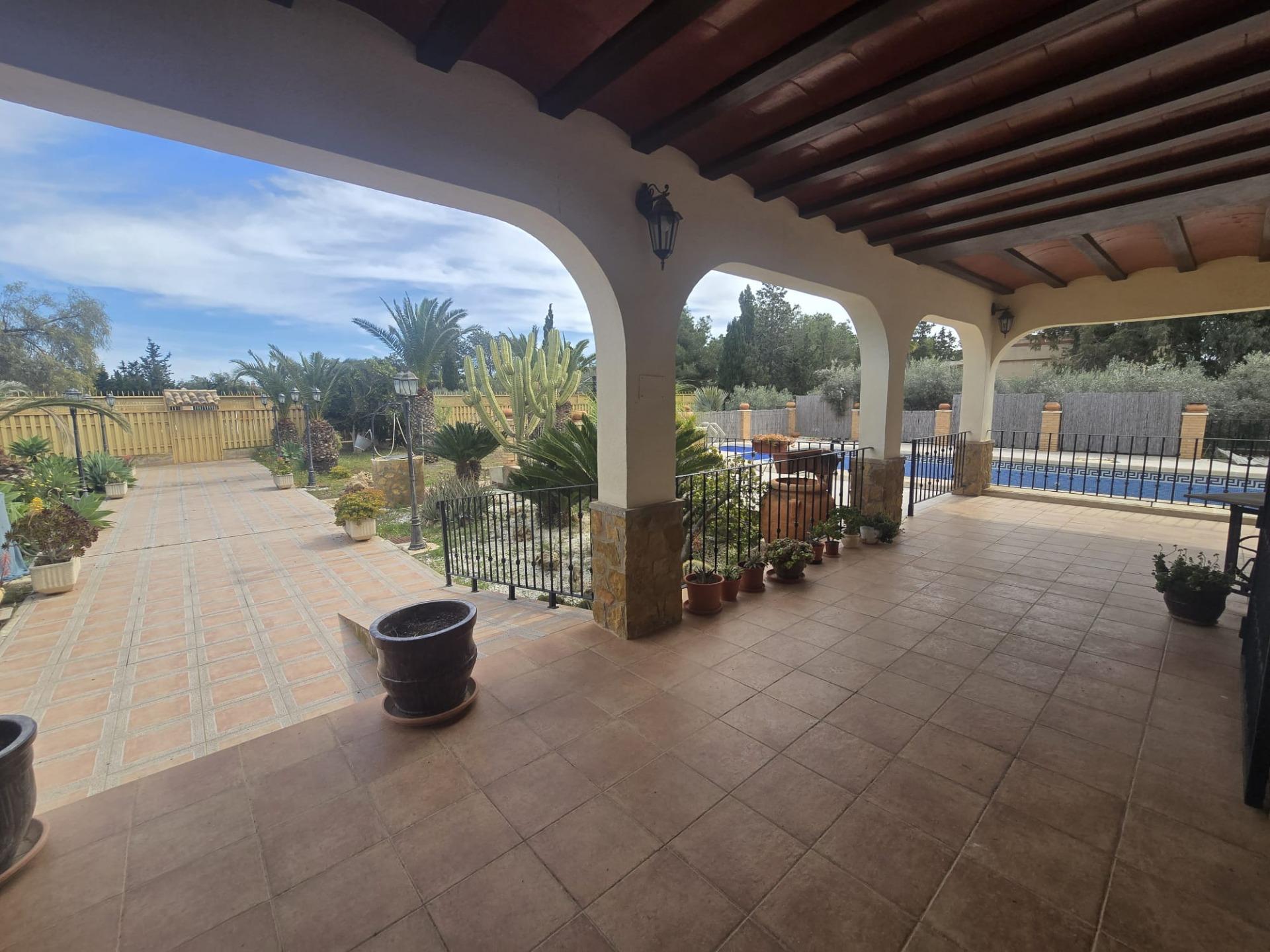 Pool area in villa for sale in Murcia