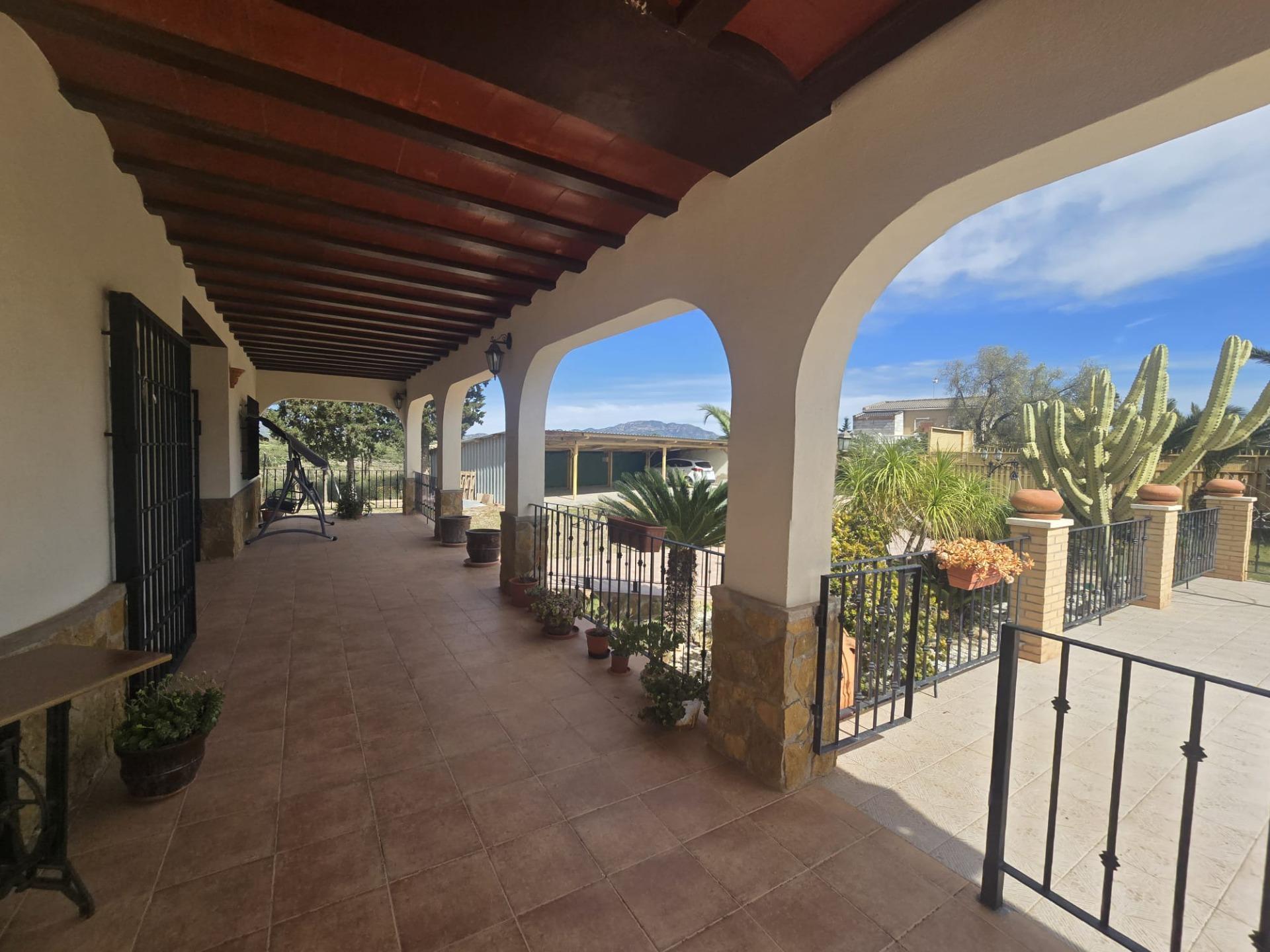Dining area in villa for sale in Murcia