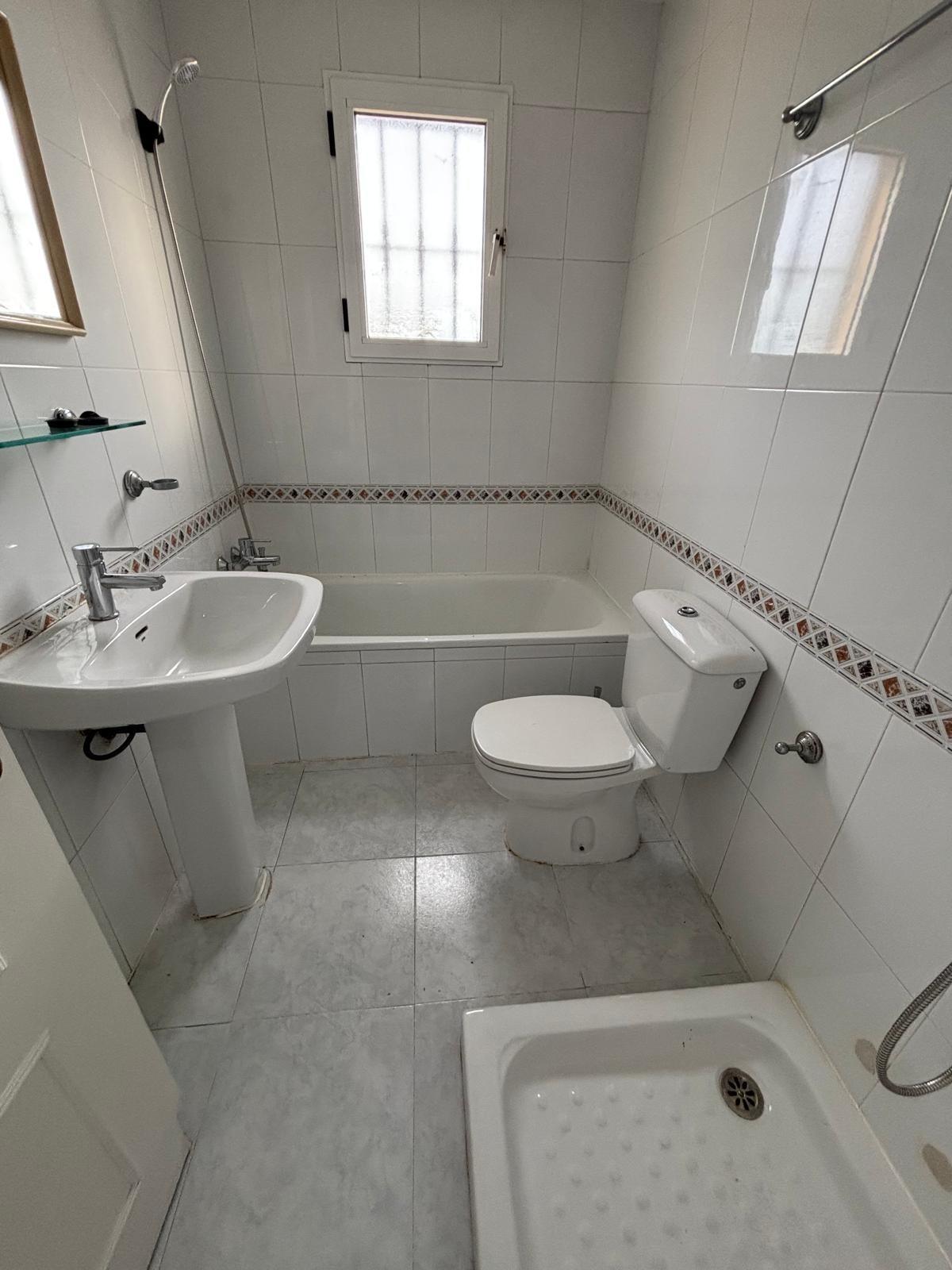Bathroom in bungalow for sale in Torrevieja