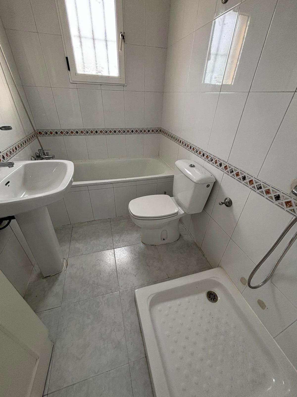 Bathroom in bungalow for sale in Torrevieja