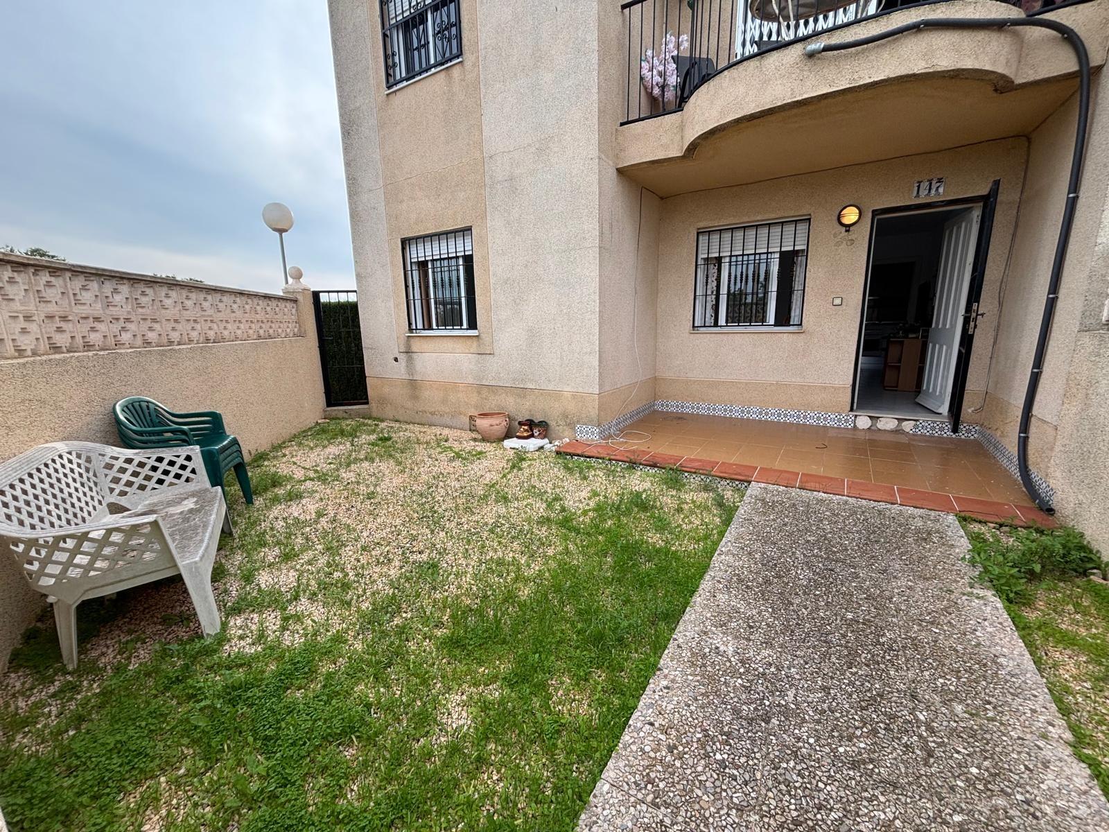 Garden in bungalow for sale in Torrevieja