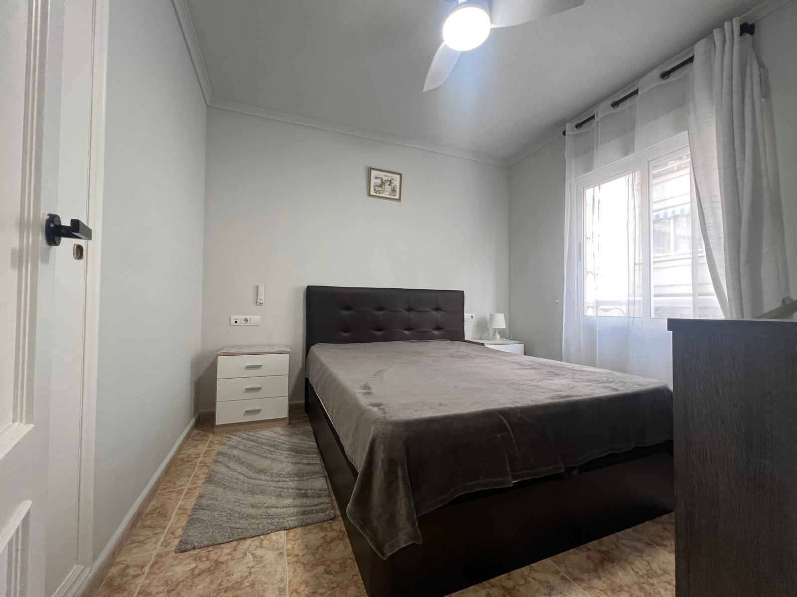 Bedroom in apartment for sale in Torrevieja