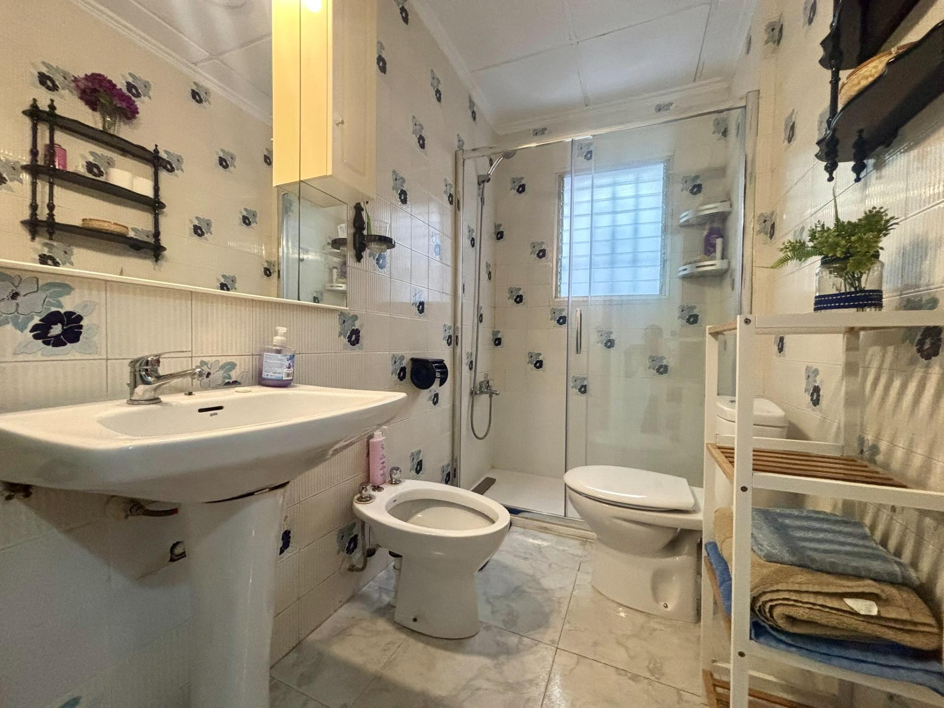 Bedroom in apartment for sale in Torrevieja