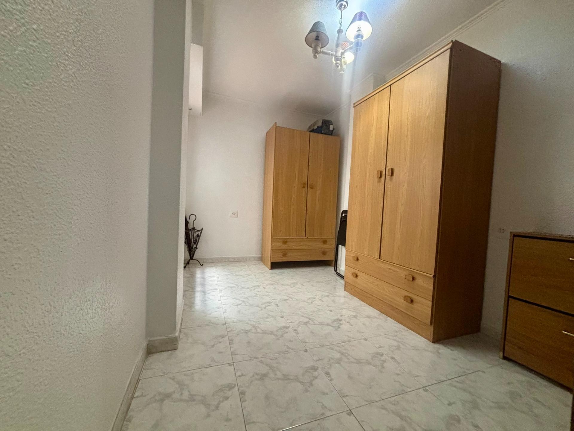 Bedroom in apartment for sale in Torrevieja