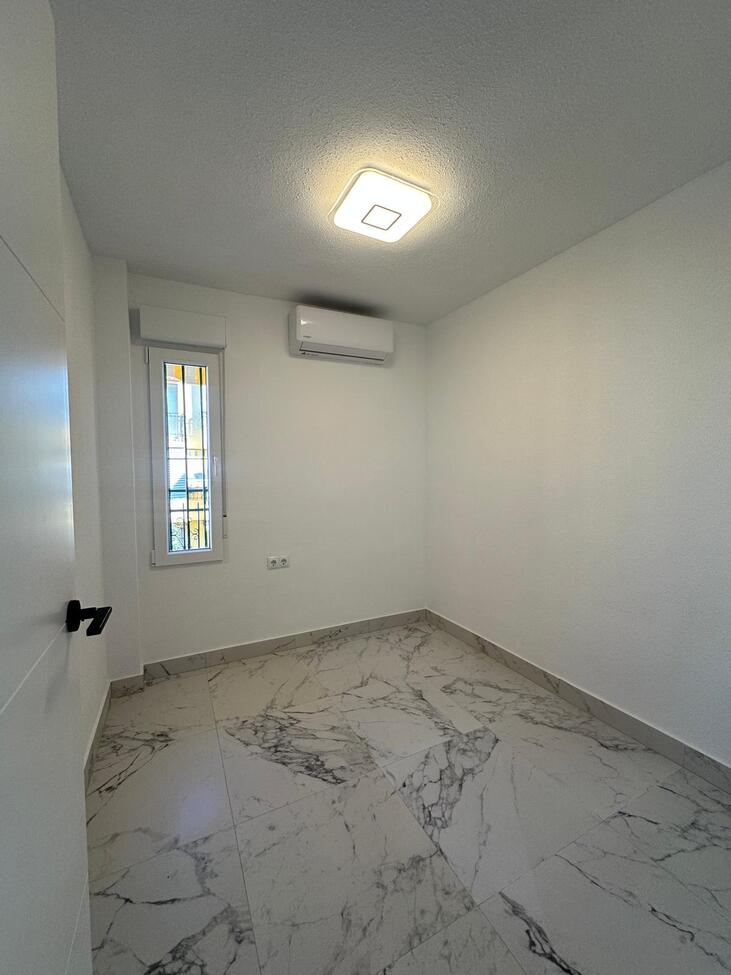 Master bedroom in apartment for sale in Torrevieja