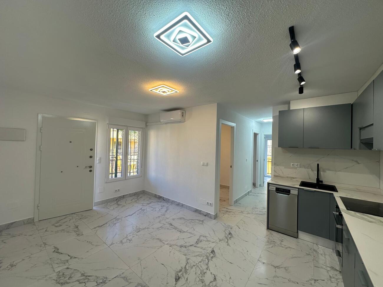 Bright and Modern 3-Bedroom Apartment in Torrevieja, La Veleta – Just Steps from the Sea