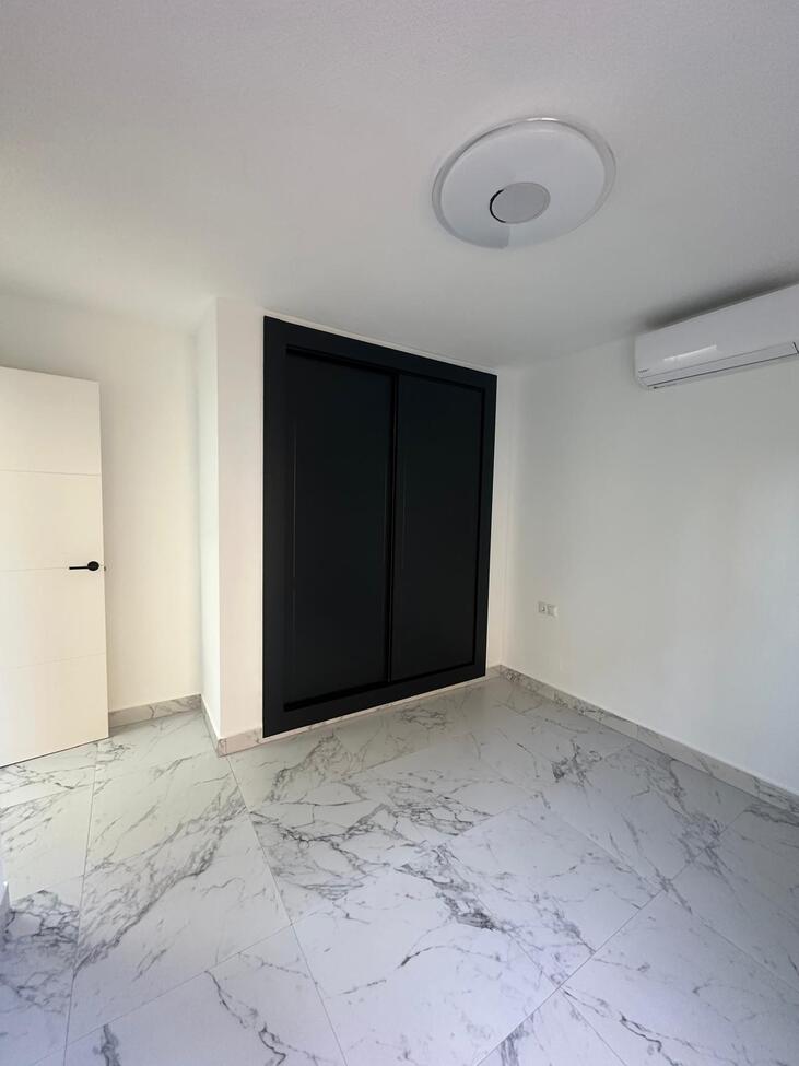 Bedroom in apartment for sale in Torrevieja