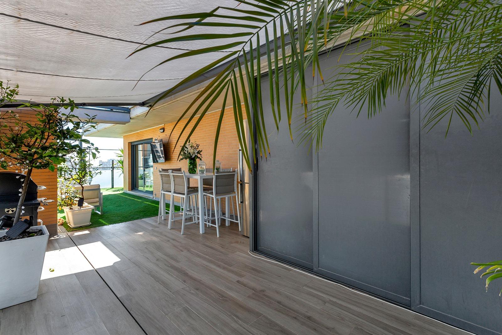Pool area in penthouse for sale in Alicante
