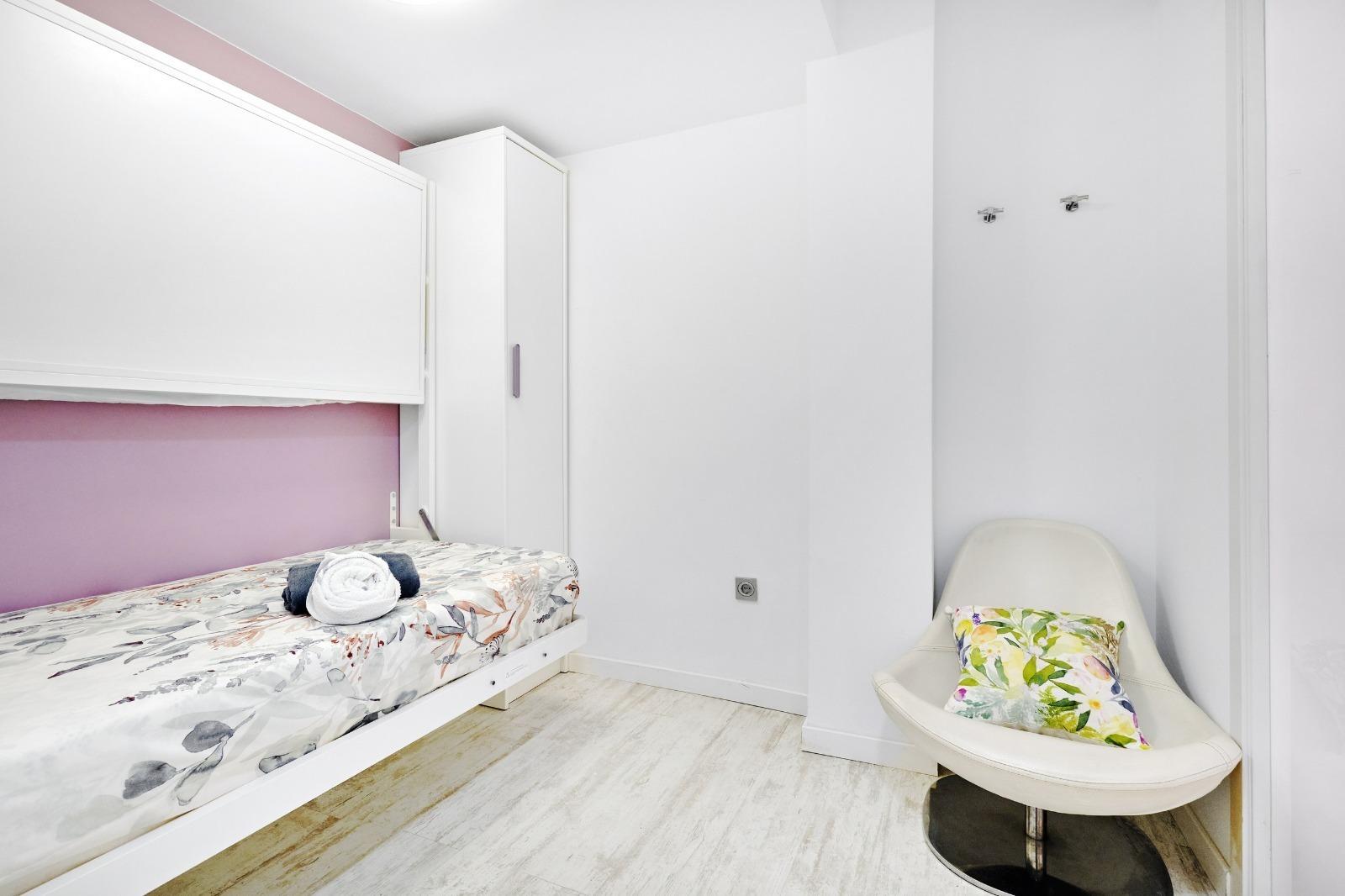 Bedroom in apartment for sale in Torrevieja