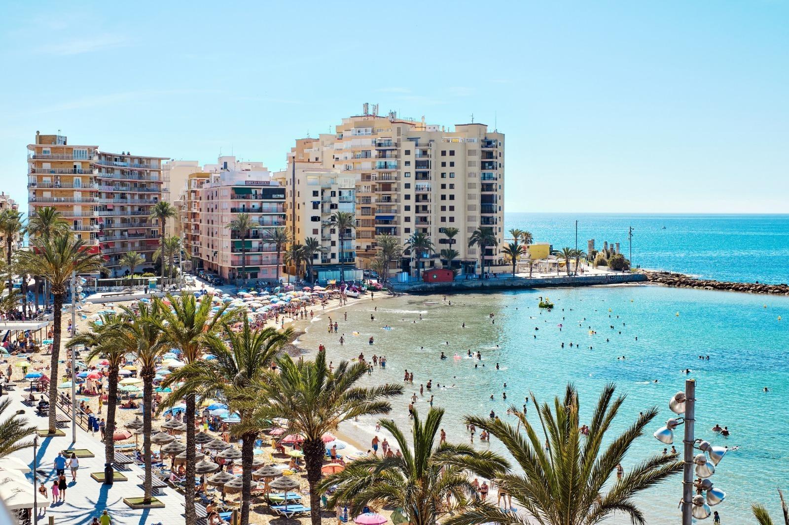 Master bedroom in apartment for sale in Torrevieja