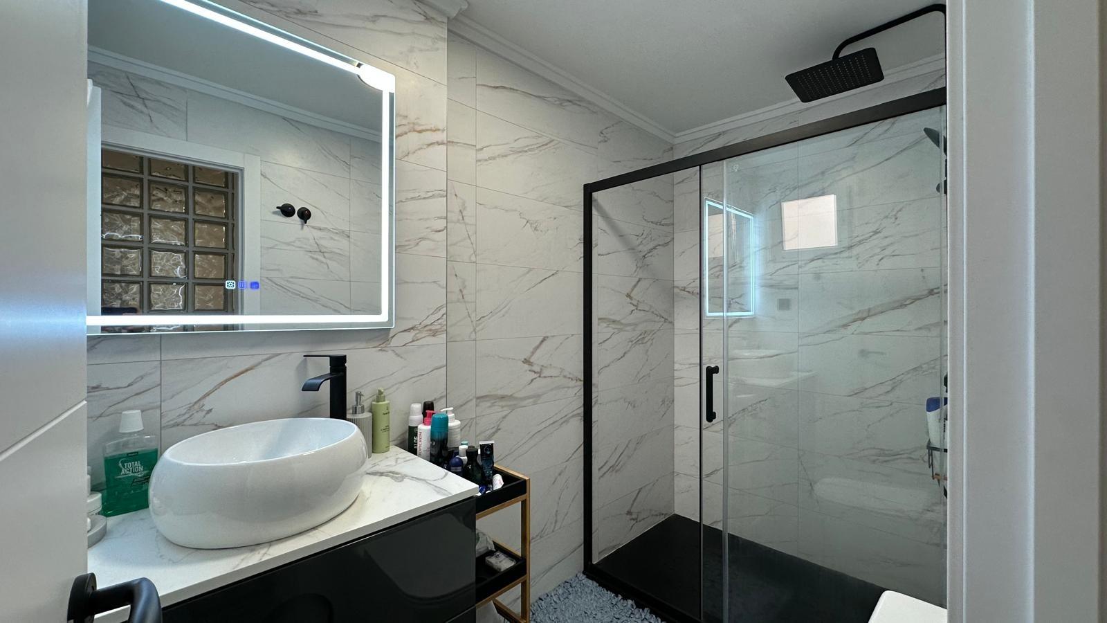 Bedroom in apartment for sale in Torrevieja