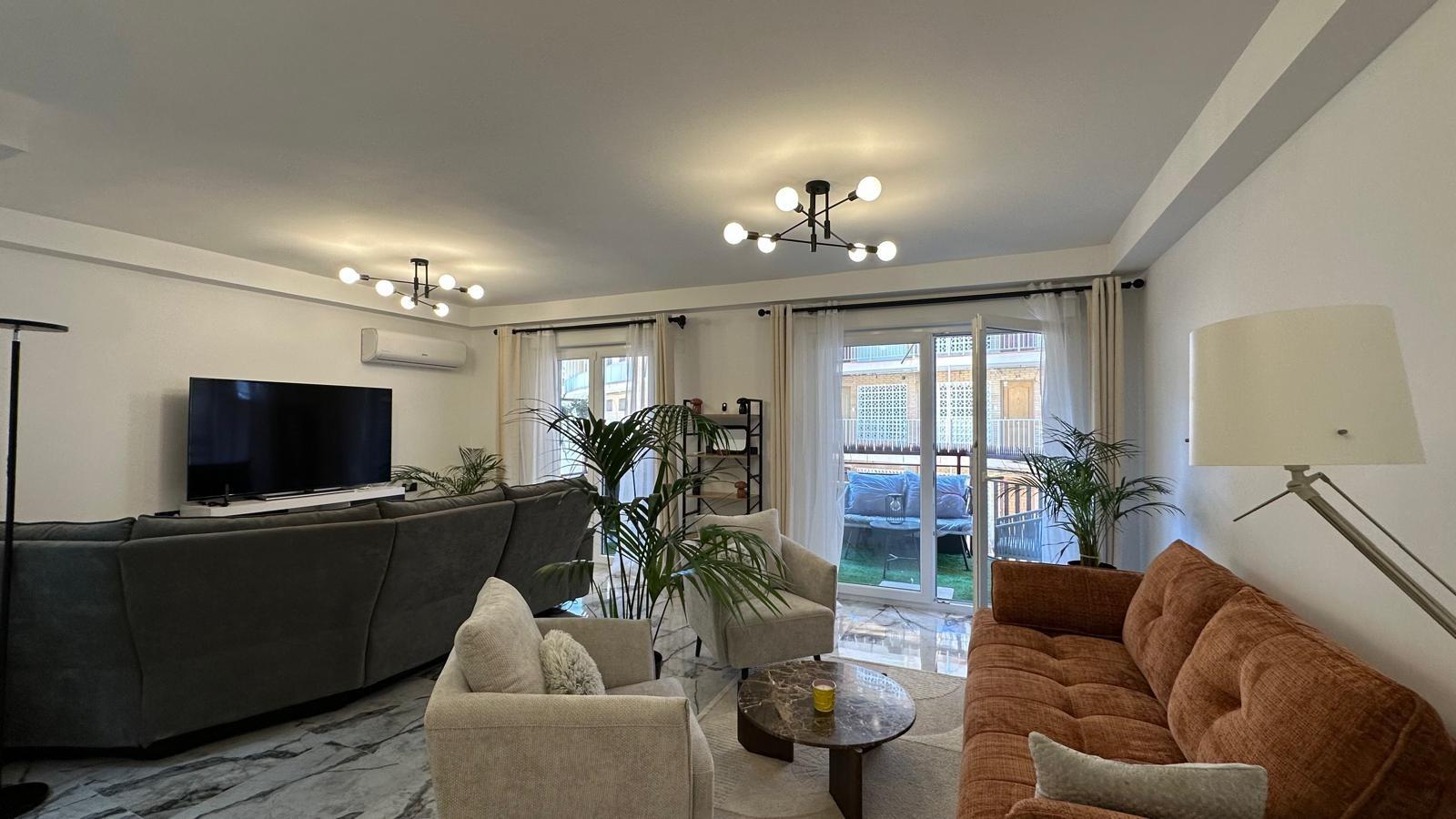 Discover this magnificent 3-bedroom, 1-bathroom apartment located on the beachfront of Playa del Cur