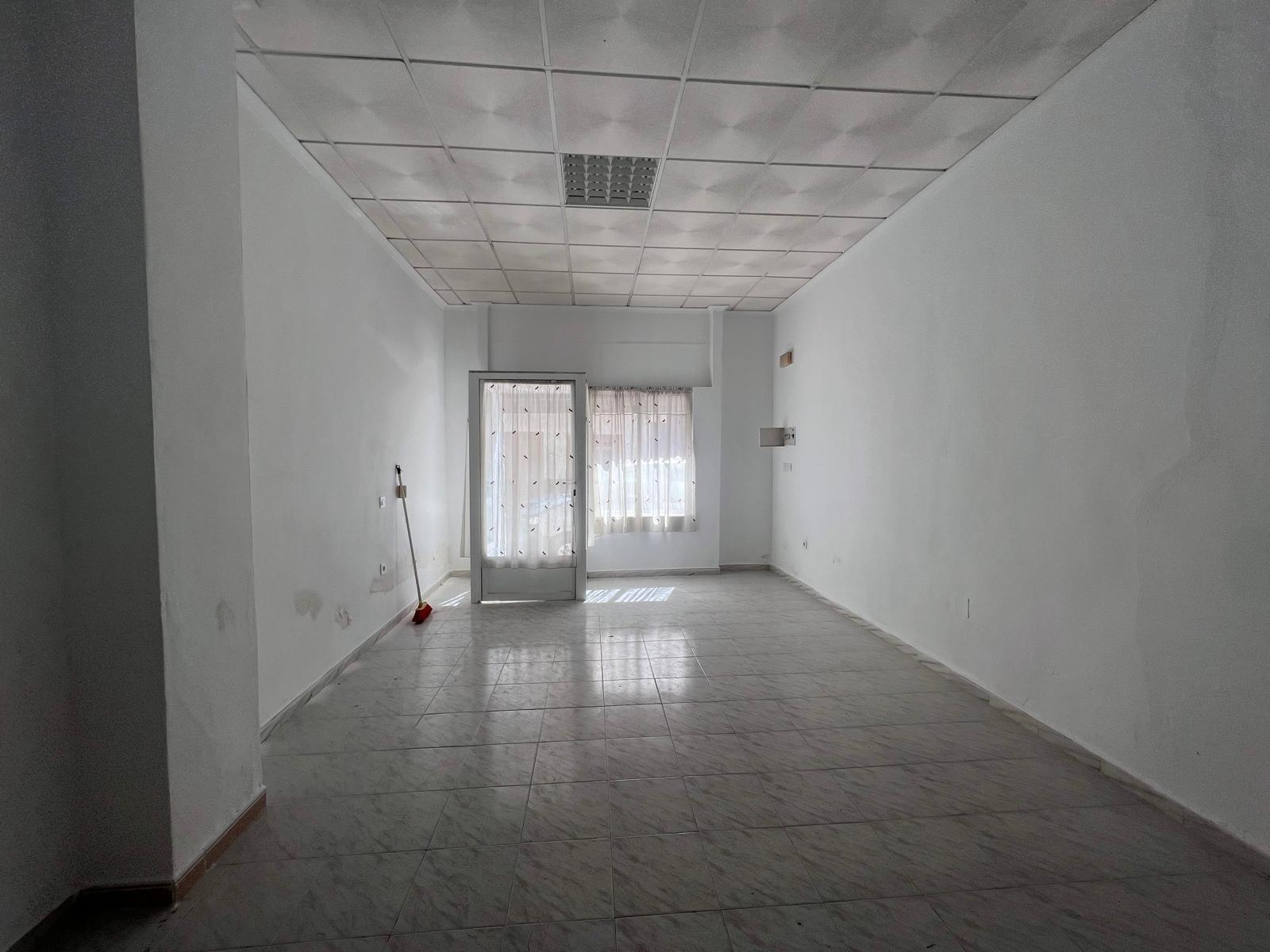 We present this excellent commercial space located in the heart of Torrevieja, a prime location that