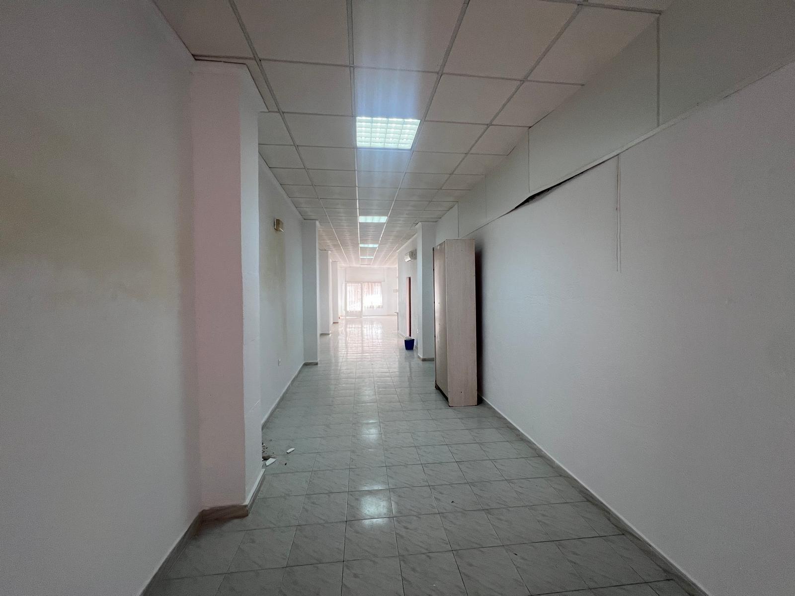 We present this excellent commercial space located in the heart of Torrevieja, a prime location that