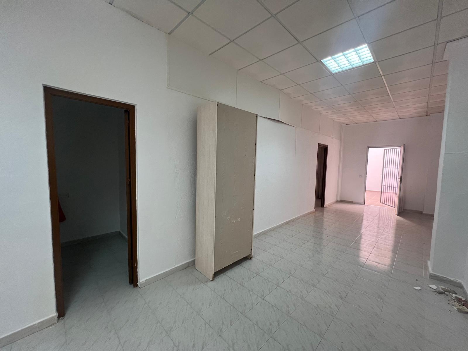 Bedroom in commercial for sale in Torrevieja