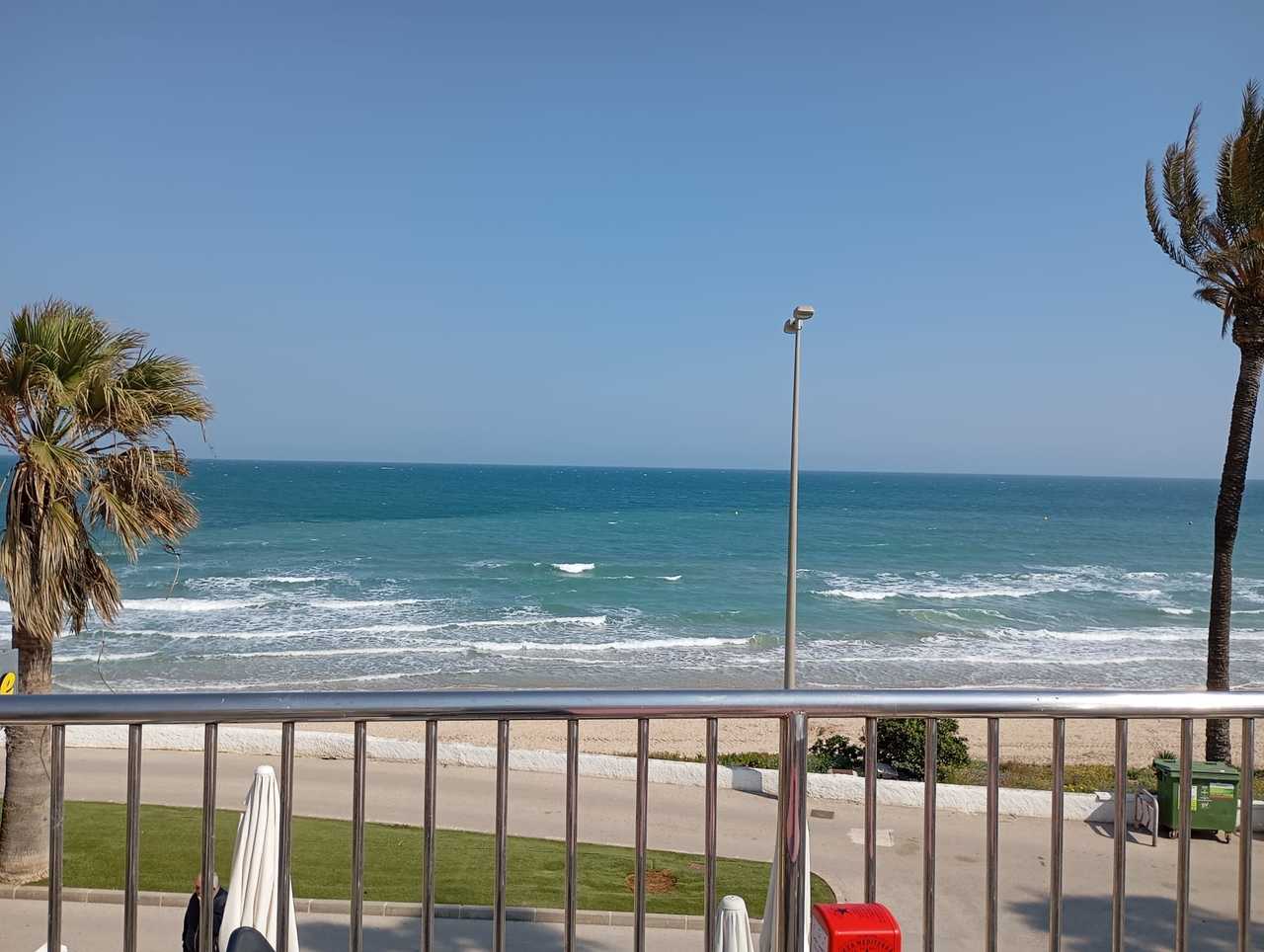 Bedroom in apartment for sale in Mil Palmeras