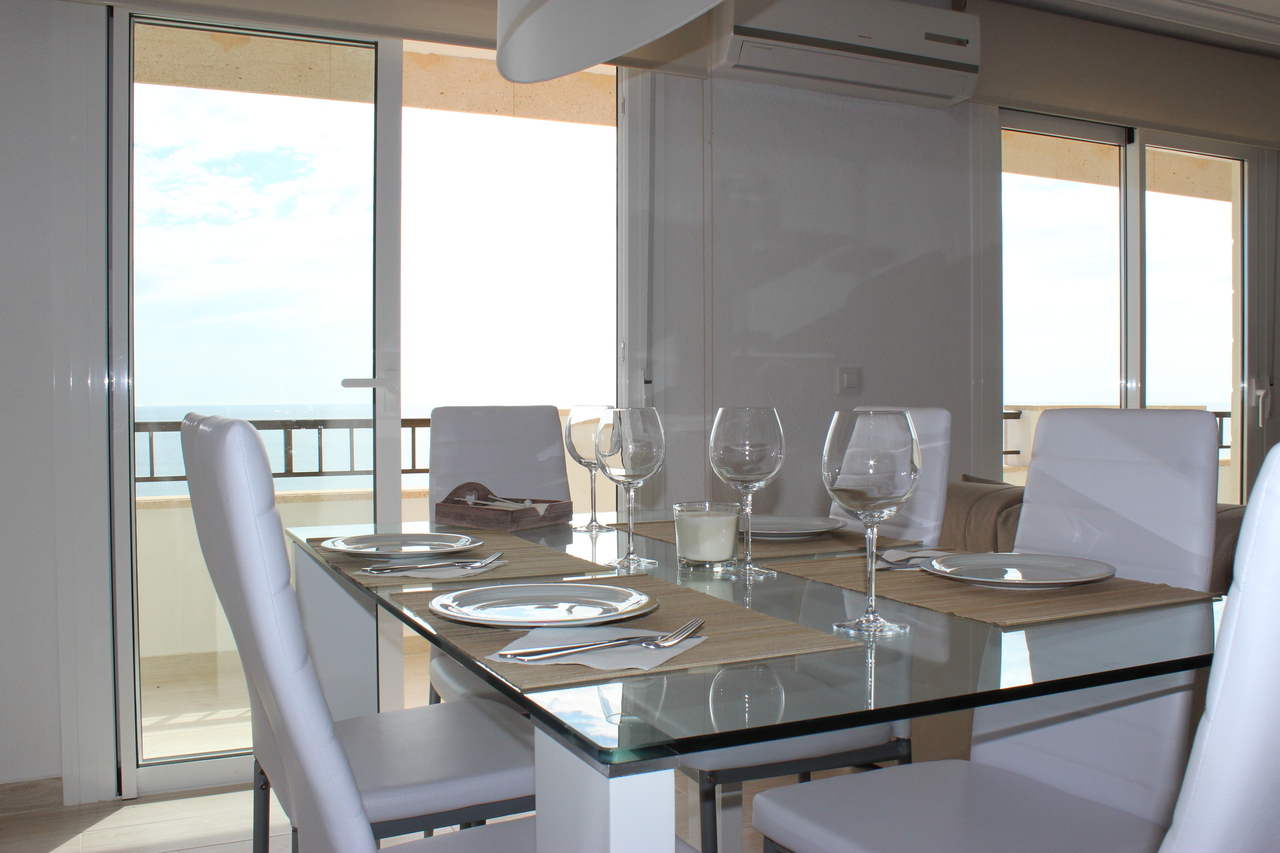 Bedroom in apartment for sale in Mil Palmeras