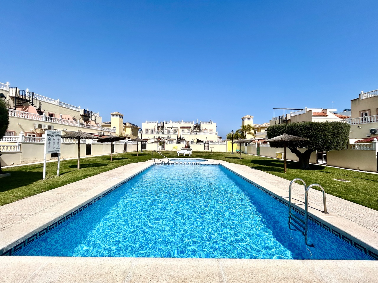 Discover this charming 3-bedroom, 2-bathroom semi-detached townhouse ideally located within walking