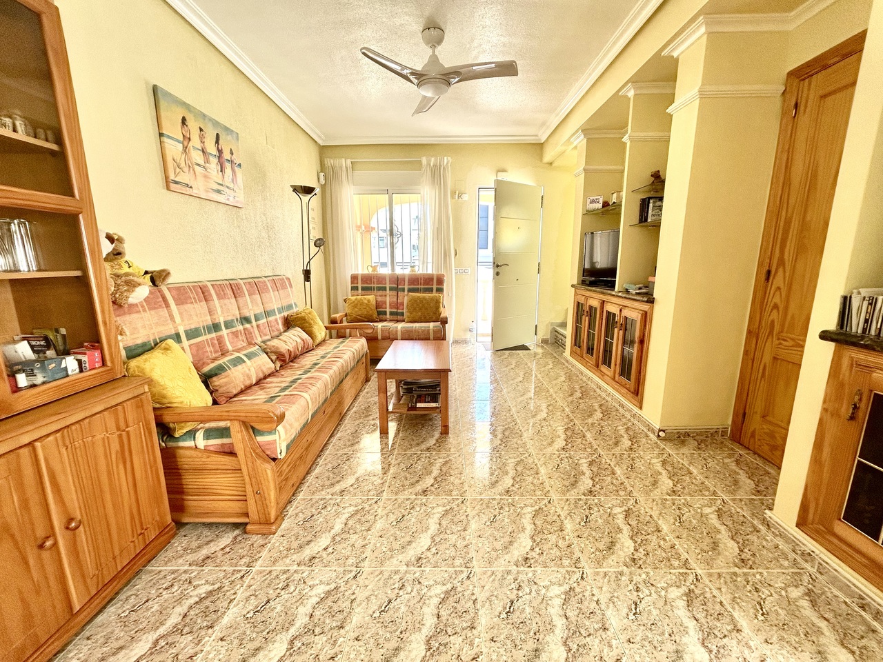 Discover this charming 3-bedroom, 2-bathroom semi-detached townhouse ideally located within walking