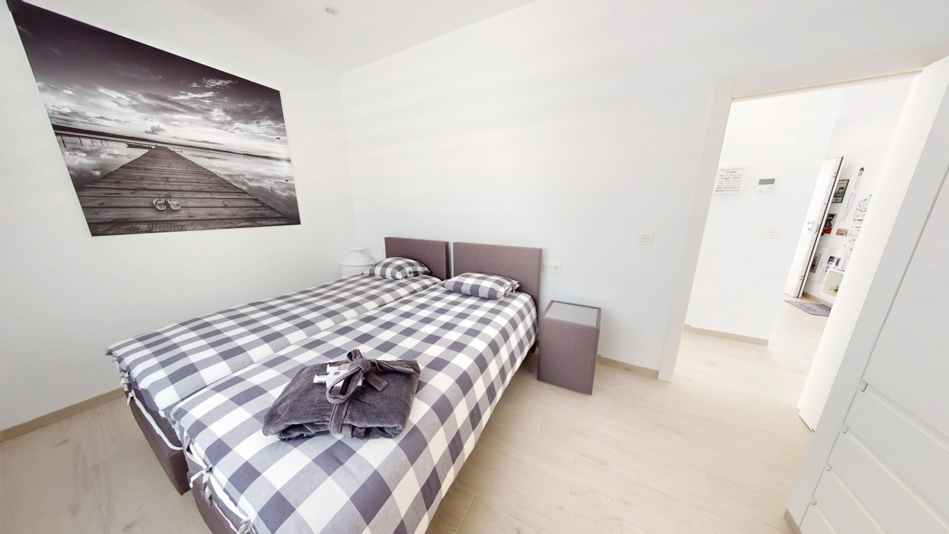 Bedroom in villa for sale in Los Alcazares